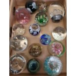 Fifteen various assorted Studio glassware paperweights