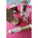 Miners lamp, wooden box hand lamp, paraffin lamp, etc (5)