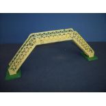 O gauge pre war tin-plate foot bridge