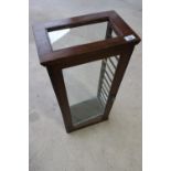 Edwardian mahogany framed shop counter top style display cabinet with multiple glass shelves (36cm x