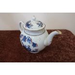 18th/19th C porcelain teapot with oriental scenes to the body & lid and floral detail to the spout &