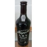 Sealed bottle of porto Niepoort lbv 1998 (bottled 2002)