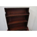 A small 19th C mahogany three tier open bookcase on raised bracket supports (63cm x 18cm x 79cm)