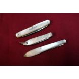 Three mother of pearl gripped pocket knives