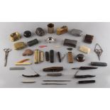 Property of a gentleman - a quantity of assorted collectibles including 18th century snuff boxes,