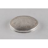 Property of a lady - a late 17th / early 18th century silver oval snuff box, the cover with 'stand-