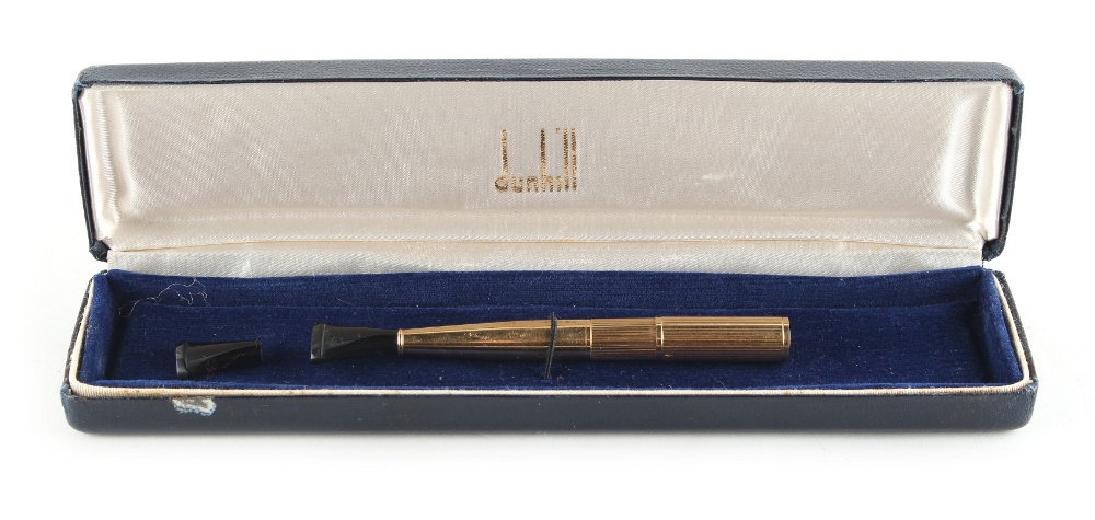 Property of a lady - a Dunhill 18ct yellow gold cigarette holder, French marks, with black plastic