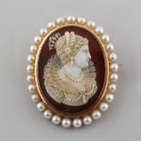 Property of a lady - a good carved agate oval cameo brooch depicting a 16th century queen, with a