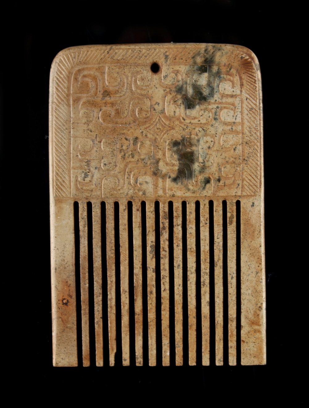 A Chinese archaistic jade comb, with carved panels, 3.15ins. (8cms.) long. - Image 2 of 2