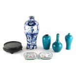 Property of a deceased estate - a small quantity of Chinese items including a late 19th century blue