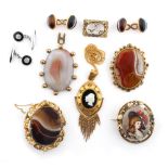 Property of a lady - a Victorian cameo pendant on chain; together with five assorted brooches,