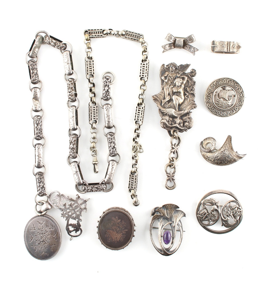 Property of a lady - a quantity of assorted silver & white metal jewellery including brooches.