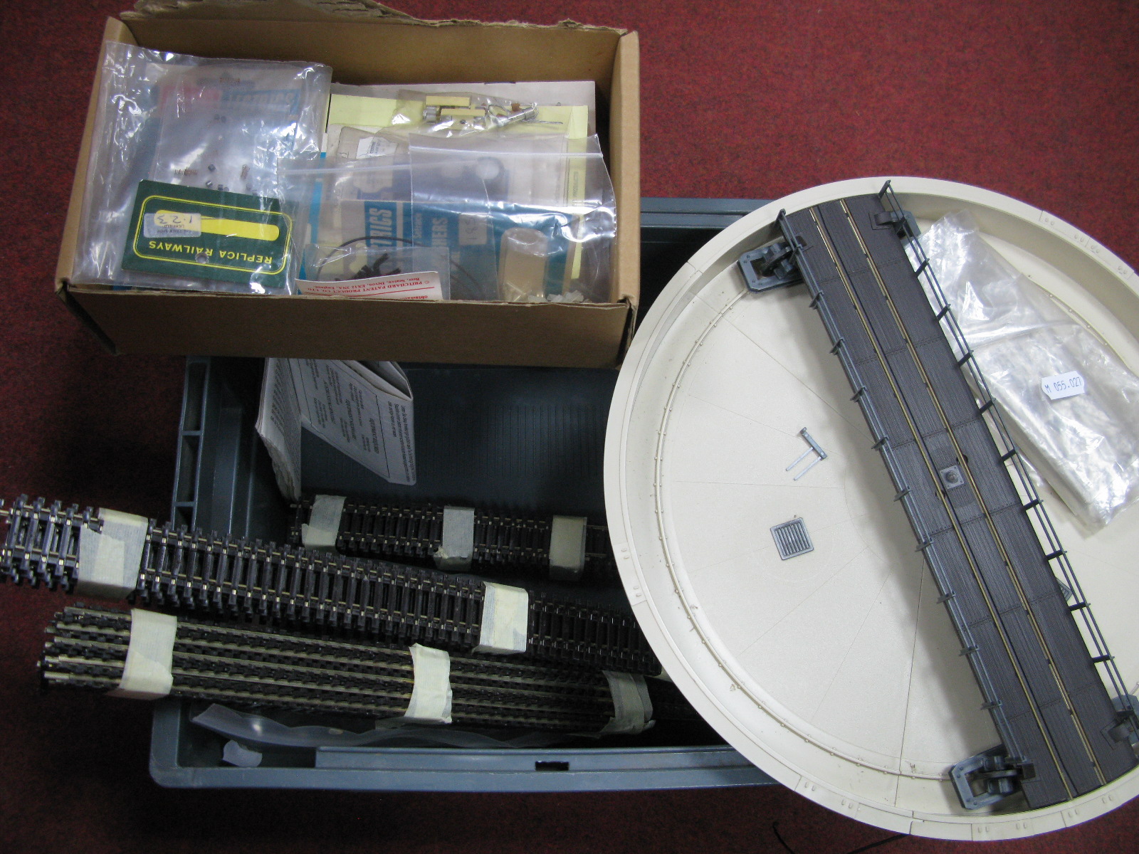 Assorted Lot of Peco Items, HO/OO Gauge Turntable, thirty pieces straight track, quantity of