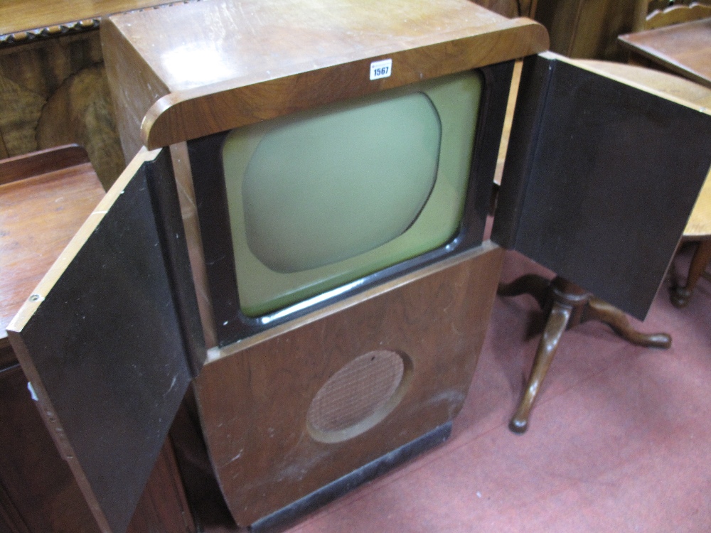 A Mid XX Century GEO Television B.T. 6541, in period walnut cabinet (collectors piece only).