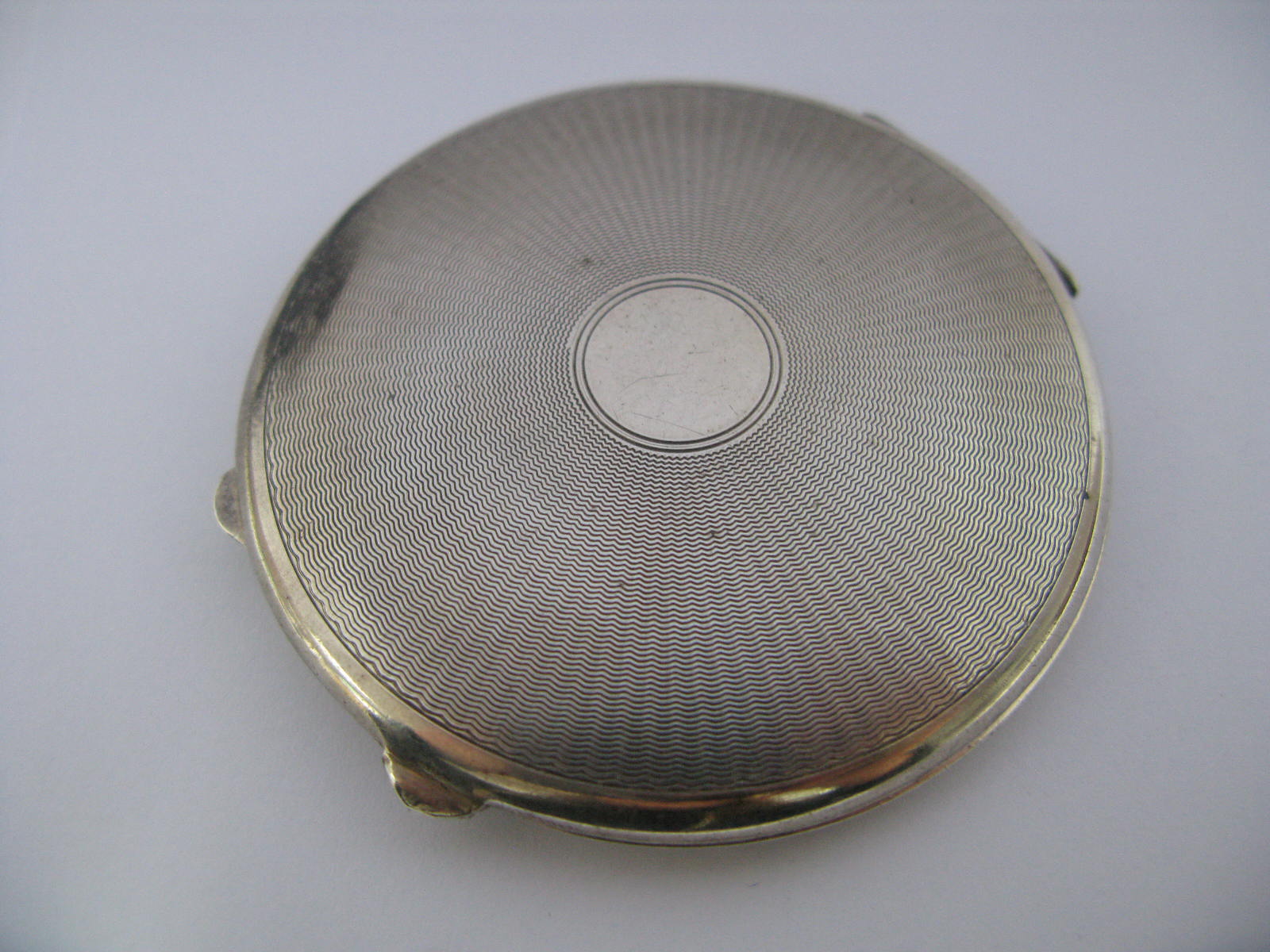 A Hallmarked Silver and Pale Blue Enamel Circular Ladies Compact (lacking puff). - Image 3 of 4