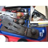 Tools - Planes: Bailey No 5½, Acorn, Rolson (No 4 boxed), Silverline and loose blades:- One Tray