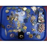 A Selection of Vintage and Later Ladies Floral Design Costume Jewellery, brooches and clip on
