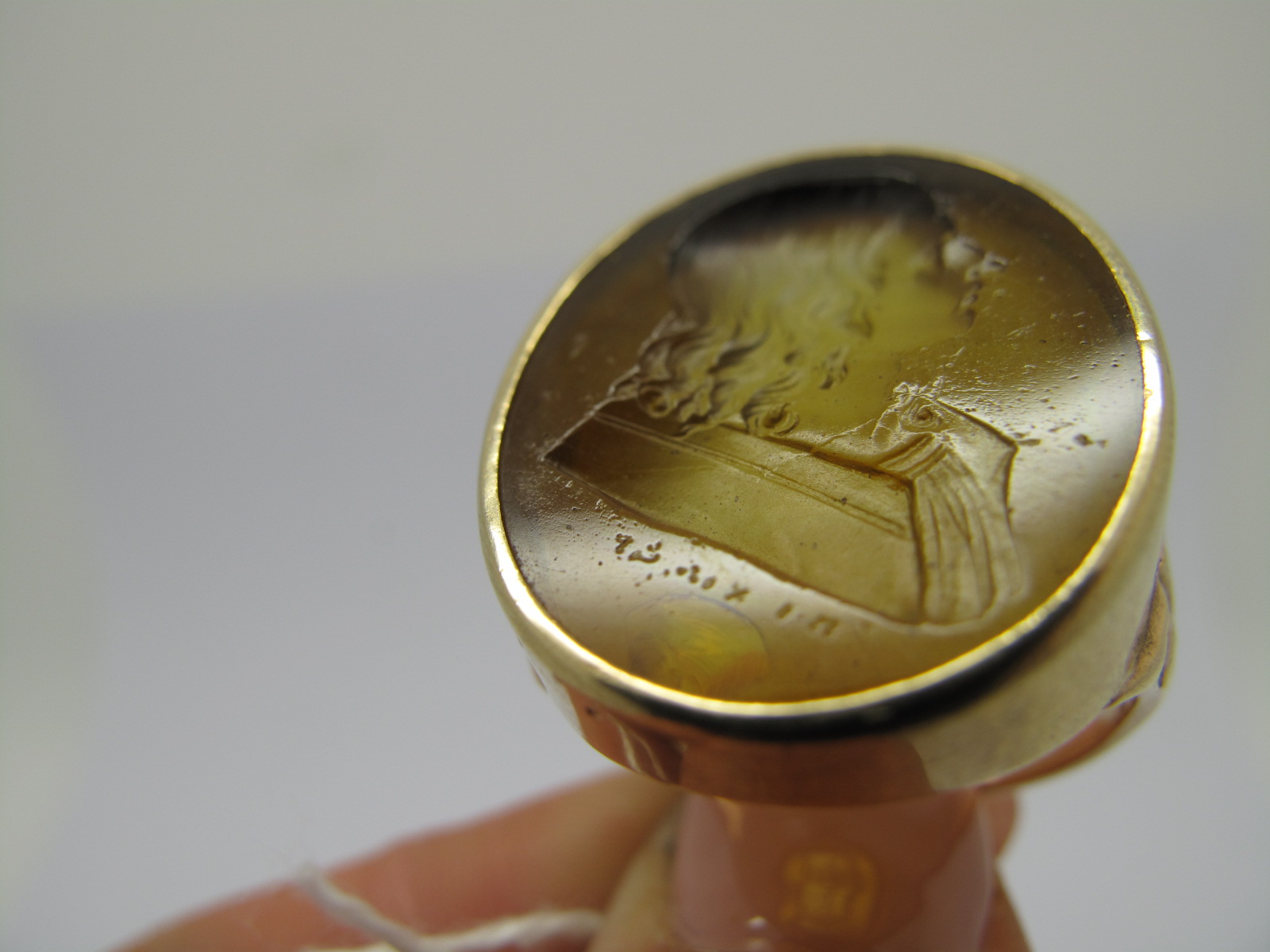 A 9ct Gold Intaglio Cameo Style Gent's Panel Ring, depicting gentleman with long - Image 6 of 9