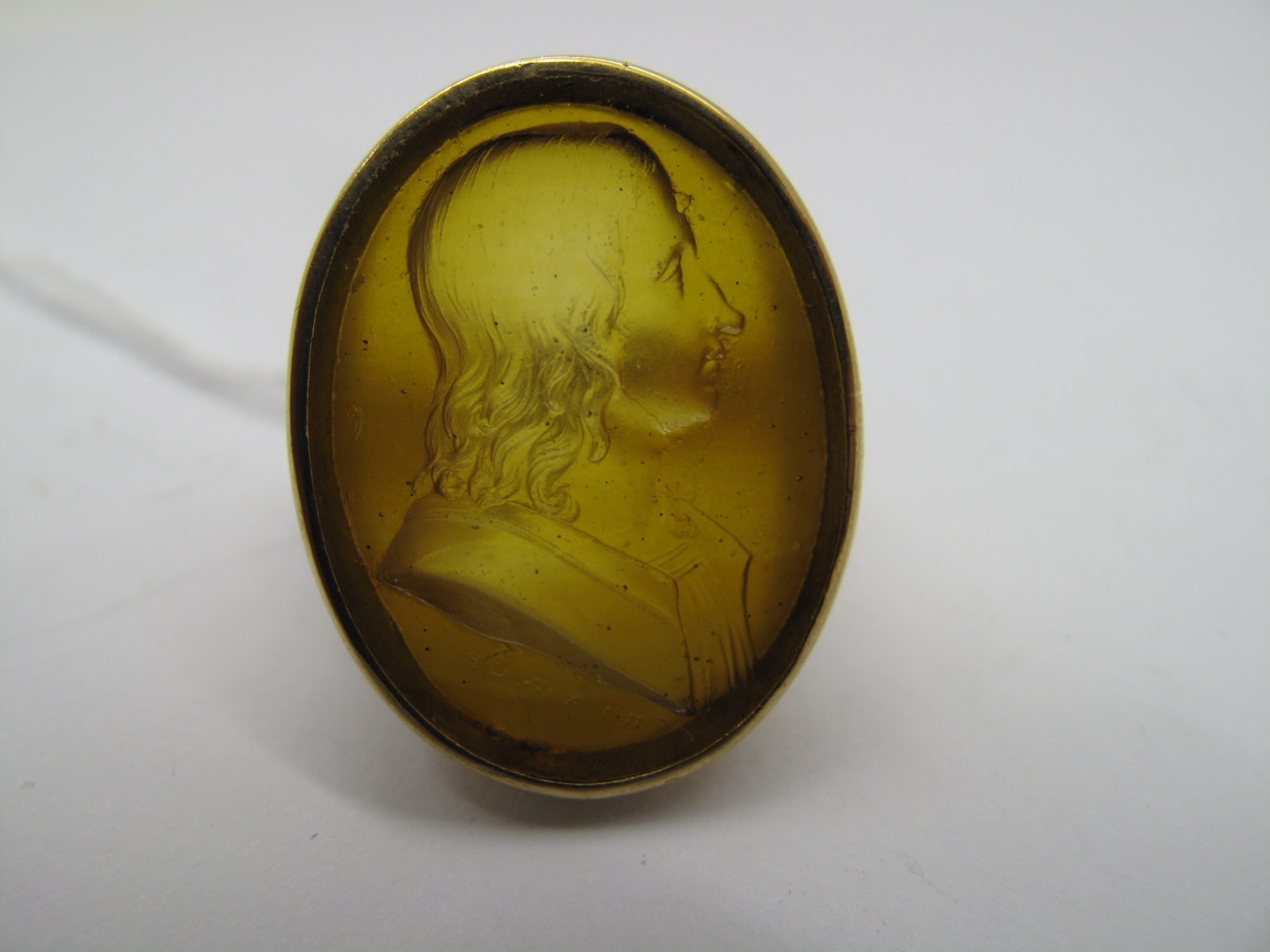 A 9ct Gold Intaglio Cameo Style Gent's Panel Ring, depicting gentleman with long - Image 8 of 9