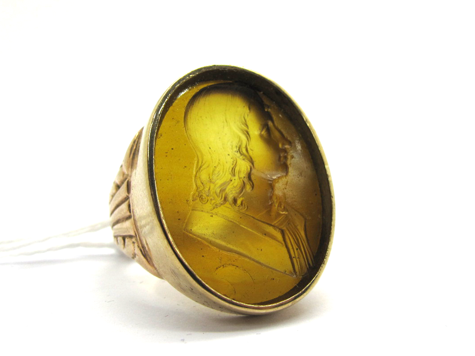 A 9ct Gold Intaglio Cameo Style Gent's Panel Ring, depicting gentleman with long