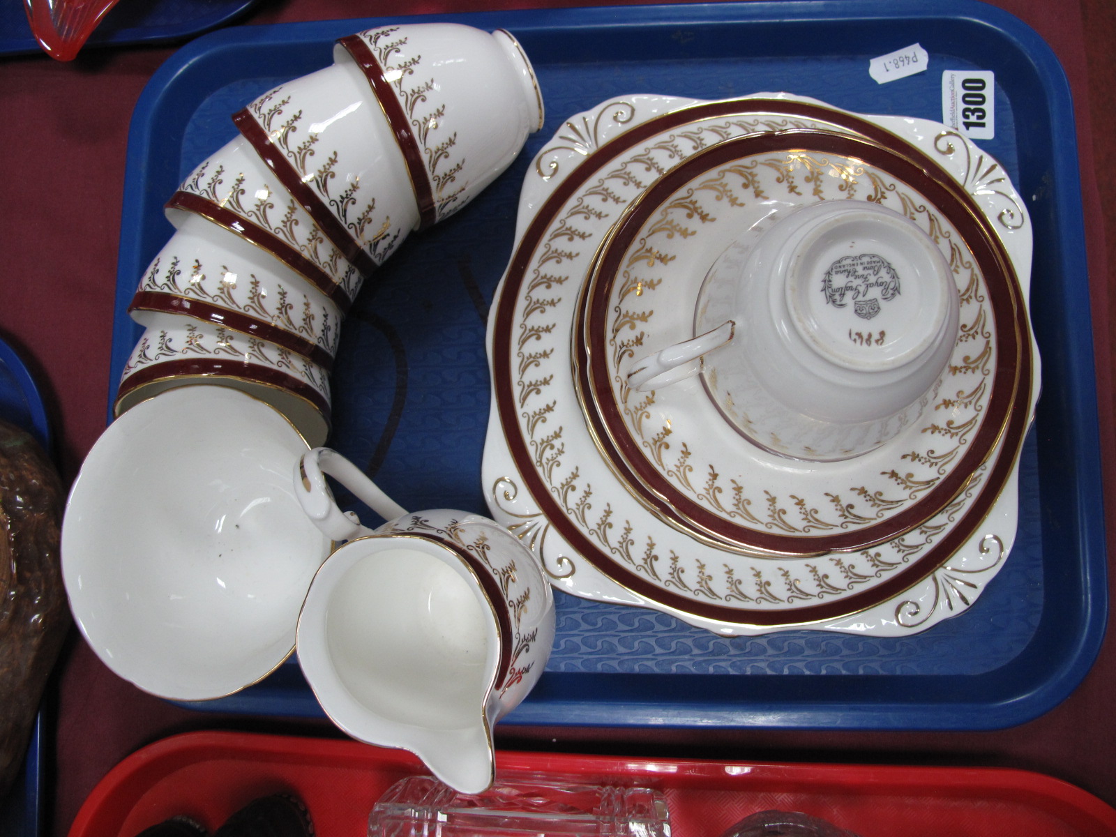 Royal Grafton Bone China Tea Service, of twenty-one pieces including cups, saucers and tea plates,