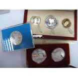 A Monte Carlo Casino 100 Franc Silver Gaming Token, a cased commemorative three coin set 'The