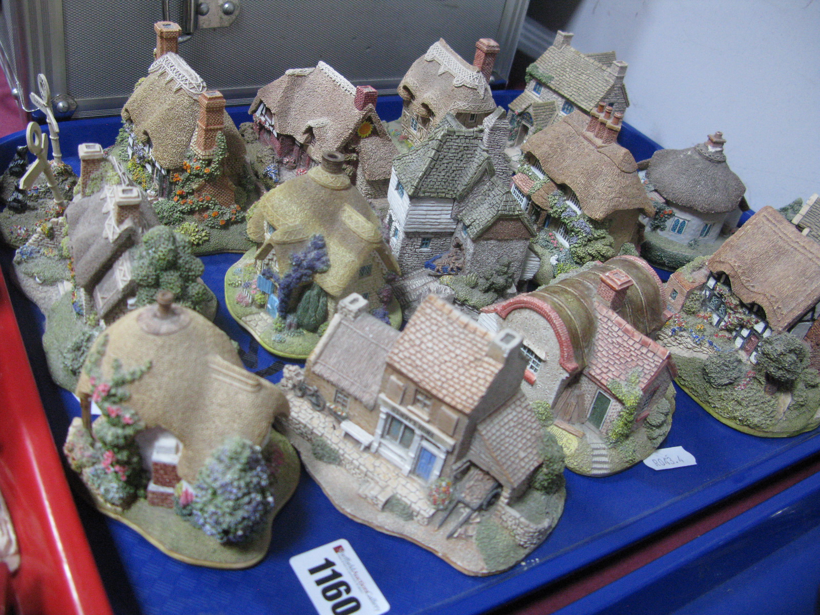 Lilliput Lane - Models to include Bo-Peep Tea Rooms, Lapworth Lock, Lilac Lodge, Moonlight Cove,