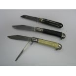 Penknives, one by A Wright, Sheffield and two by Richards. (3)