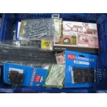 A "Wills Kit" "OO" Gauge/"HO" Gauge Boxed Ref SS53 Brick Arch Bridge, plus poly bag kits by Peco,