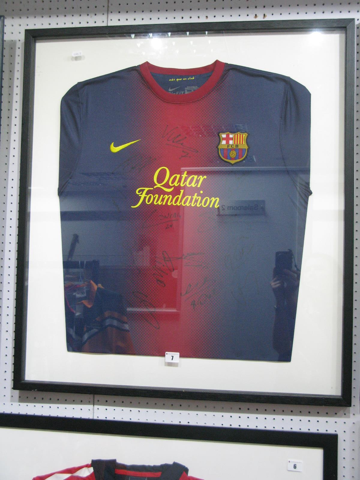 Barcelona Autographs - Unverified, twelve black pen signatures including Villa on a Nike Home Shirt,