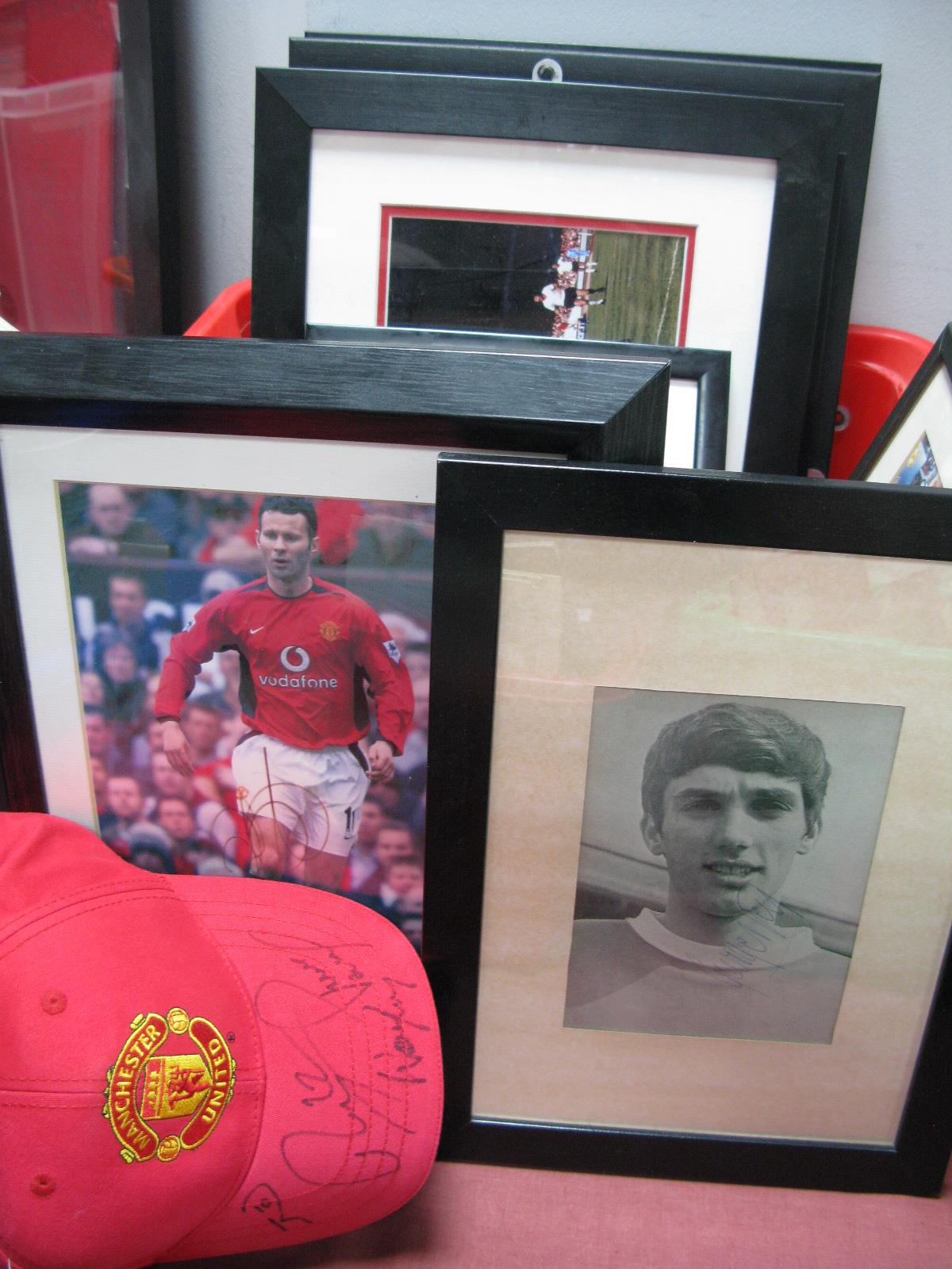 Manchester United Autographs, including Best, Giggs, Cantona, Law, Coppell, (all unverified) on