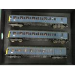 LIMA "OO"Gauge/4mm Class 117/2.3 Car D.M.U BR Blue, comprising motor coaches R/No's W51332 and