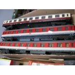 Three Lima 'O' Gauge/7mm Unboxed Continental Outline DB (German) Railway Coaches, two grey/red/