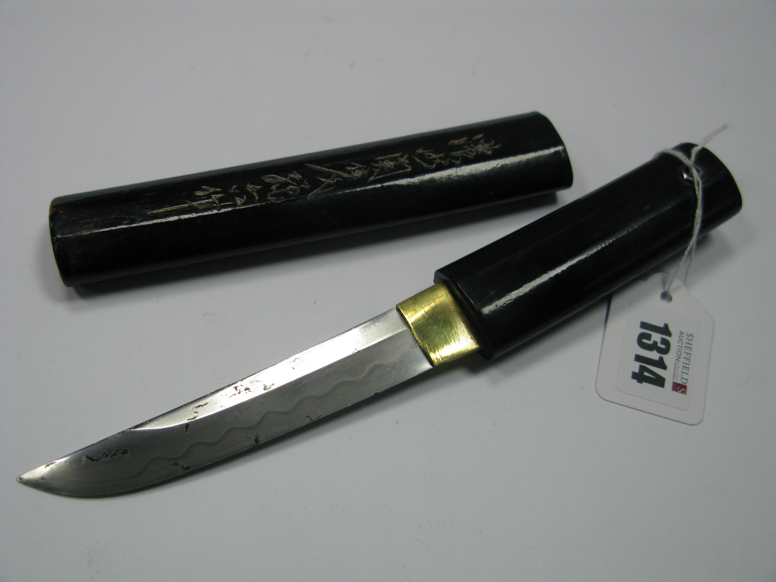 Tanto with Hamon Edge Blade, in lacquered case, approximately 25cm long.