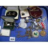 A Graduated Curb Link Chain, suspending T-bar and a pocketwatch key, a small selection of gent's