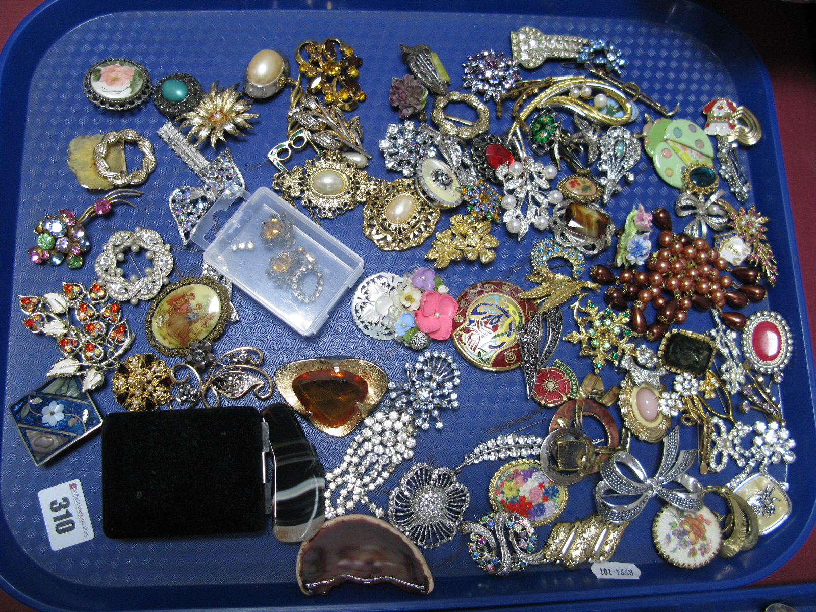 A Mixed Lot of Assorted Costume Brooches, including floral sprays, Celtic style, "Alpacha Mexico"