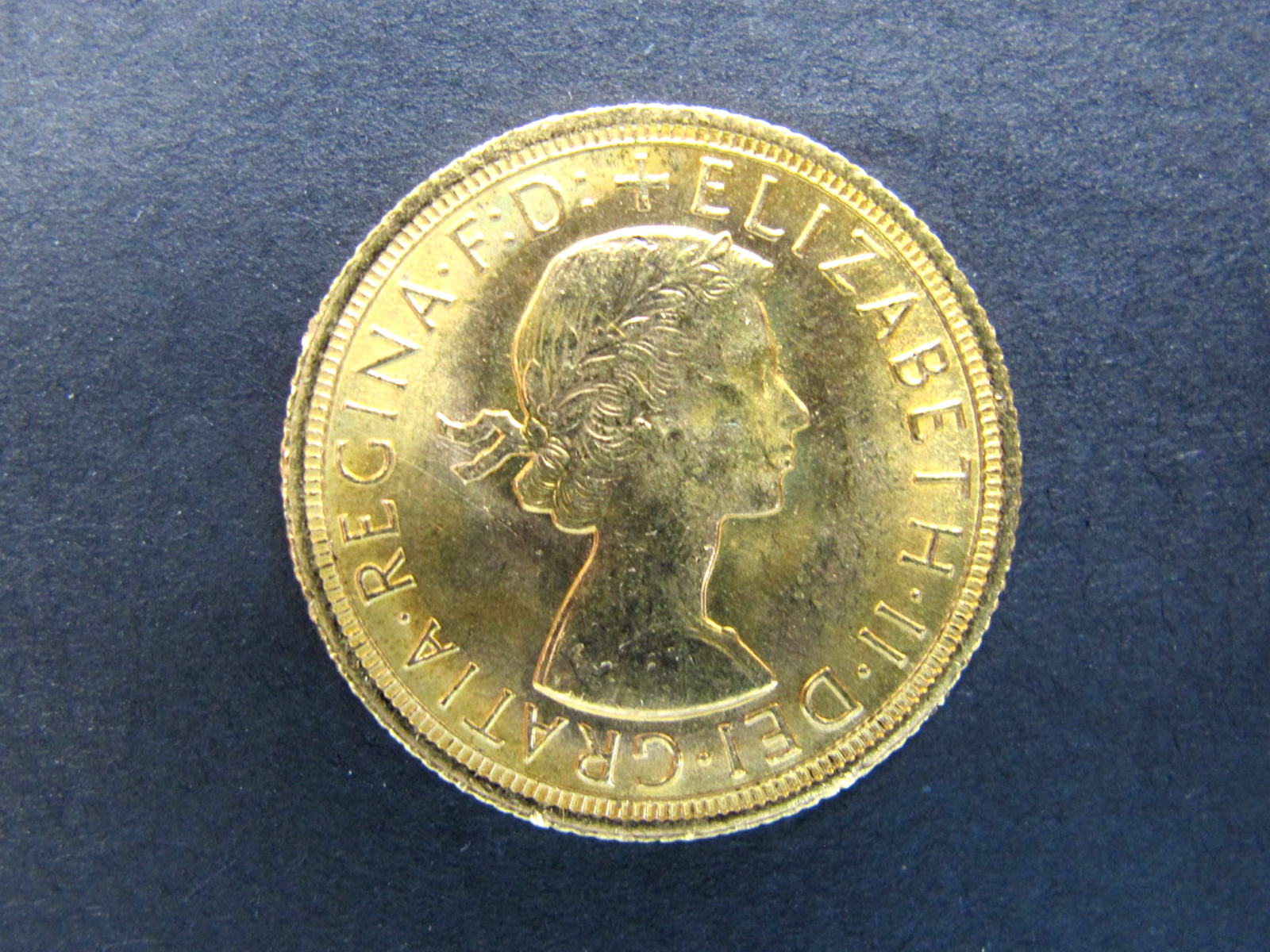 A Queen Elizabeth II Full Gold Sovereign, 1966, (8.0g).