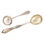 A PAIR OF FABERGE SILVER SPOONS, EARLY 20TH CENTURY