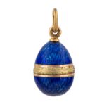 A RUSSIAN GOLD AND GUILLOCHE ENAMEL EGG PENDANT, AUGUST FREDRIK HOLLMING, ST. PETERSBURG, 1899-1904