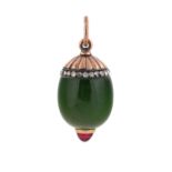 A FABERGE NEPHRITE, GOLD AND DIAMOND EGG PENDANT, WORKMASTER HENRIK WINGSTROM, ST. PETERSBURG