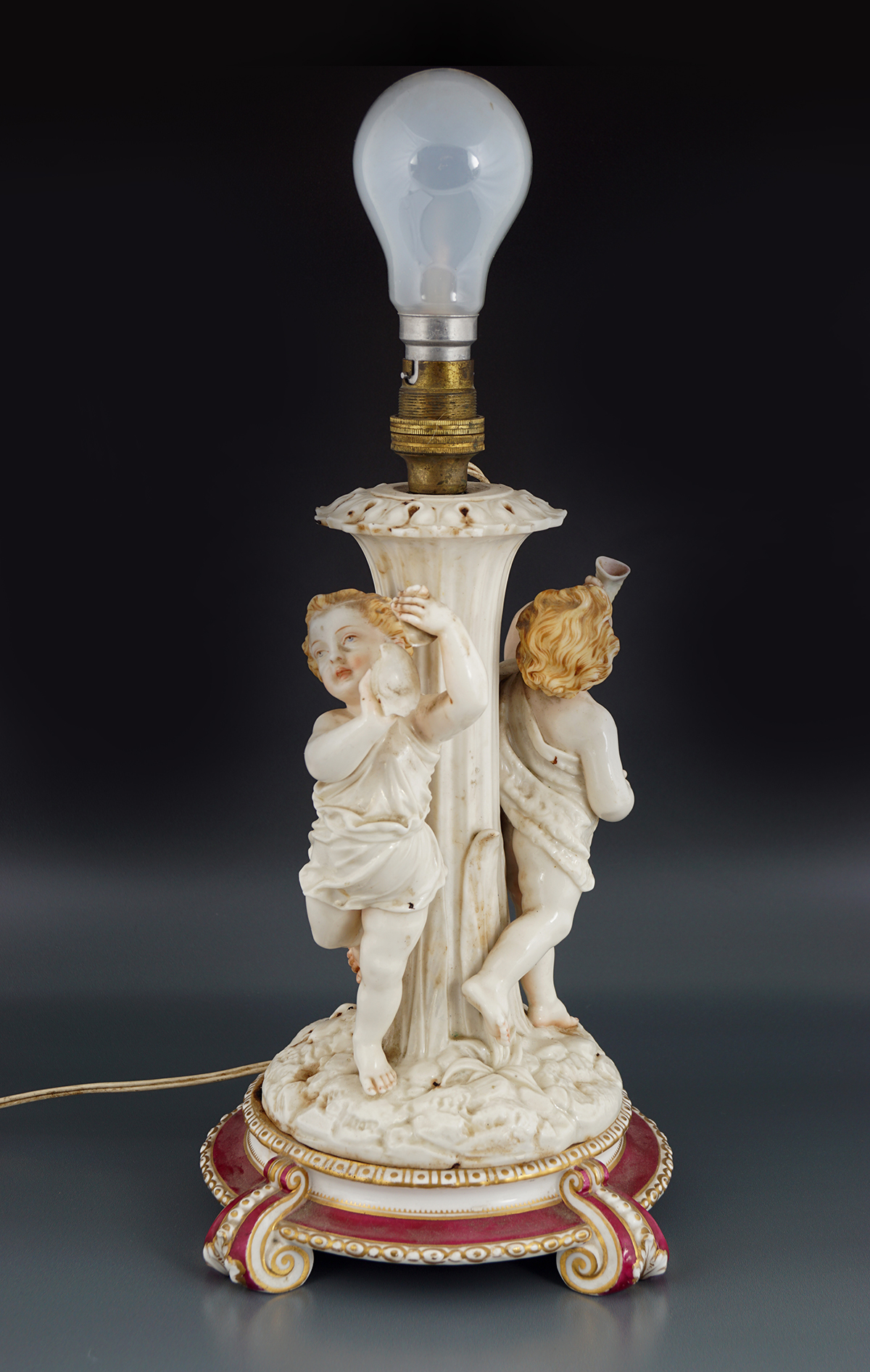 19TH-CENTURY FRENCH CHERUB STEMMED TABLE LAMP