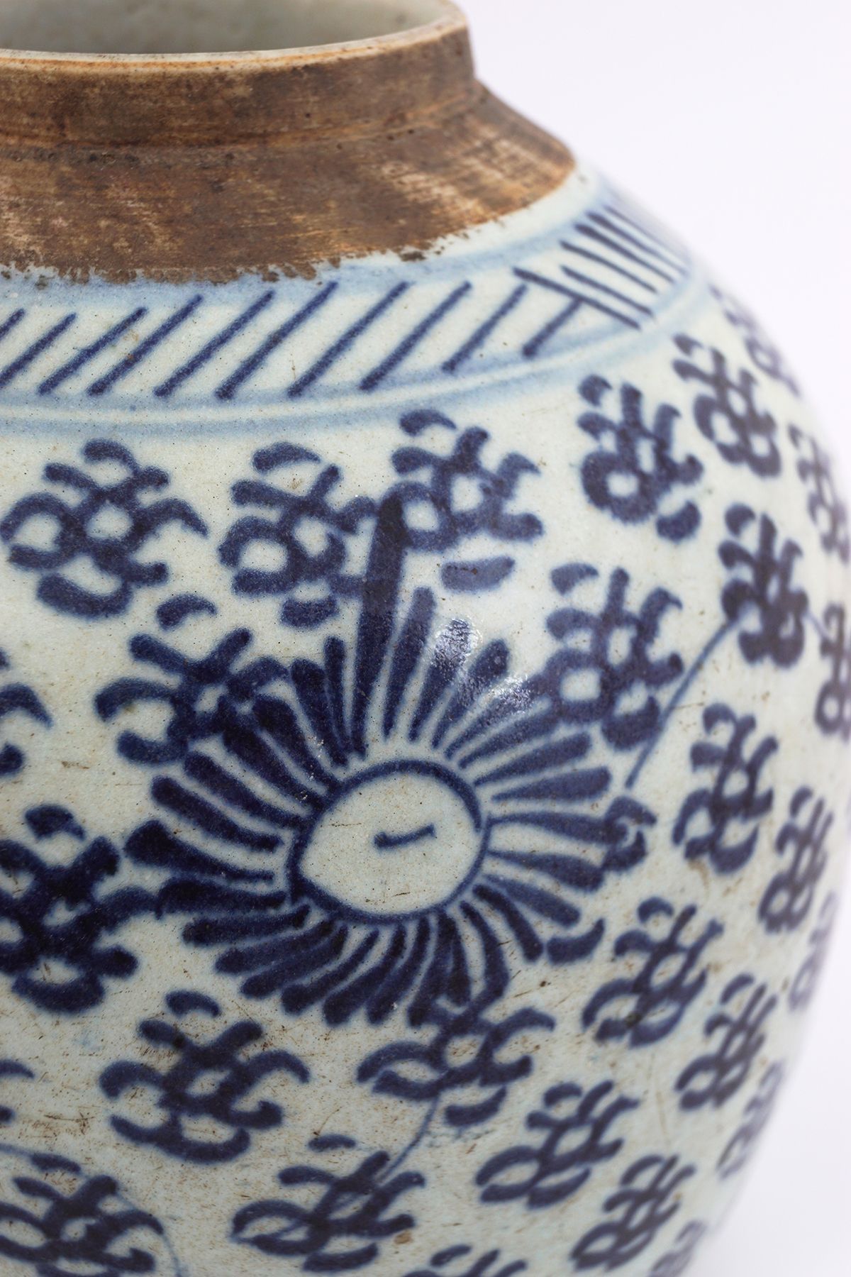 18TH-CENTURY CHINESE BLUE AND WHITE JAR - Image 3 of 3