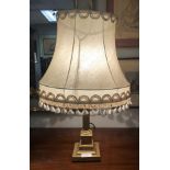 EDWARDIAN BRASS CORINTHIAN PILLARED TABLE LAMP