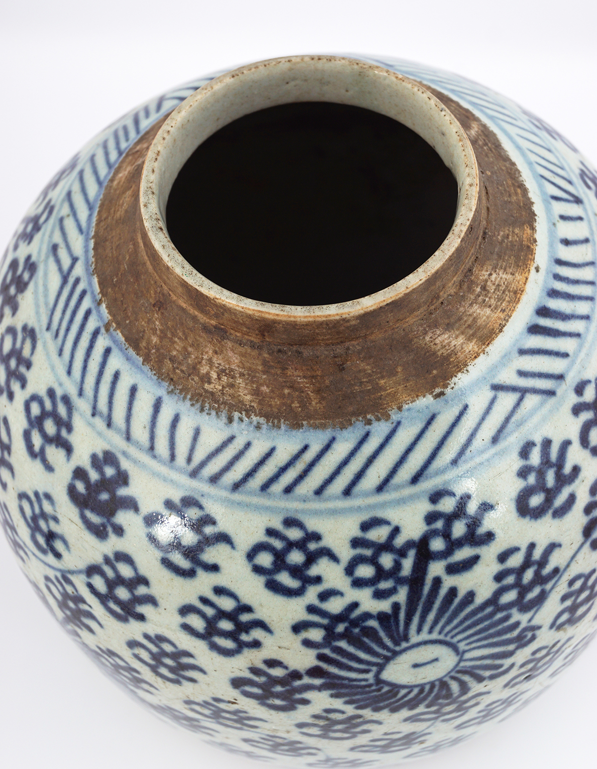 18TH-CENTURY CHINESE BLUE AND WHITE JAR - Image 2 of 3