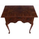 18TH-CENTURY PERIOD WALNUT AND CROSS BANDED KNEE HOLE DESK, CIRCA 1730