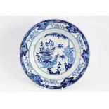 18TH-CENTURY CHINESE BLUE AND WHITE PLATE