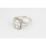 18 CT. WHITE GOLD BAGUETTE DIAMOND RING