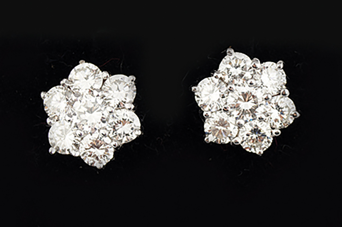 18 CT. WHITE GOLD DIAMOND EARRINGS