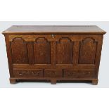 18TH-CENTURY PANELLED OAK TRUNK