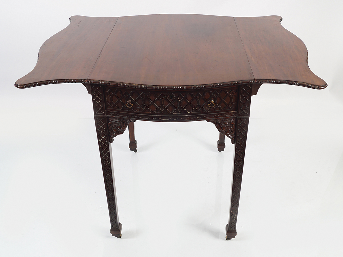 GEORGE III MAHOGANY CHIPPENDALE PEMBROKE TABLE - Image 4 of 6